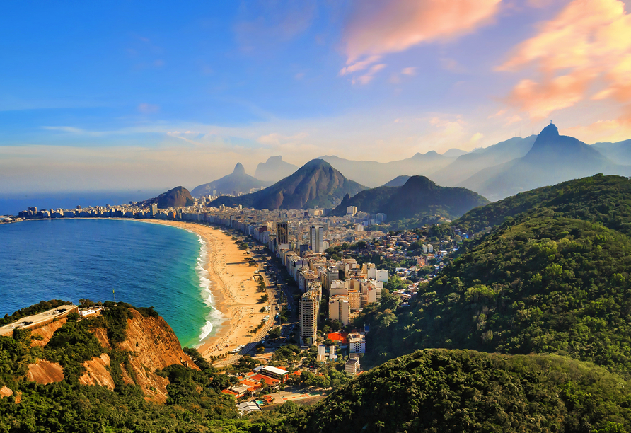 Die Strände Copacabana und Ipanema empfangen Sie in Rio de Janeiro.