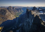 Mit 1000 m Höhe ist die Trollwand (Trollveggen) bei Åndalsnes Europas höchste senkrechte Bergwand: ein atemberaubender Anblick.