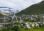 Besuchen Sie die Eismeerkathedrale in Tromsø.