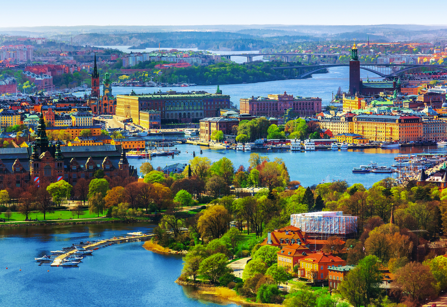 Freuen Sie sich auf viele spannende Städte an der Ostsee wie Schwedens Hauptstadt Stockholm.