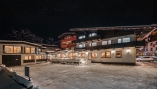 Außenansicht des Hotels im Winter