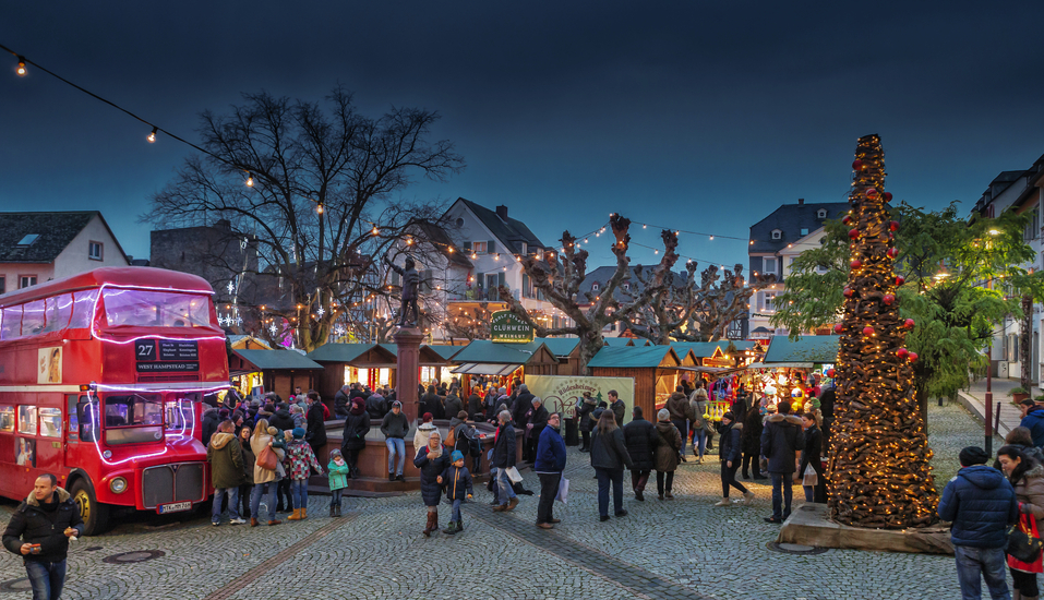 Freuen Sie sich auf den Weihnachtsmarkt der Nationen in Rüdesheim.