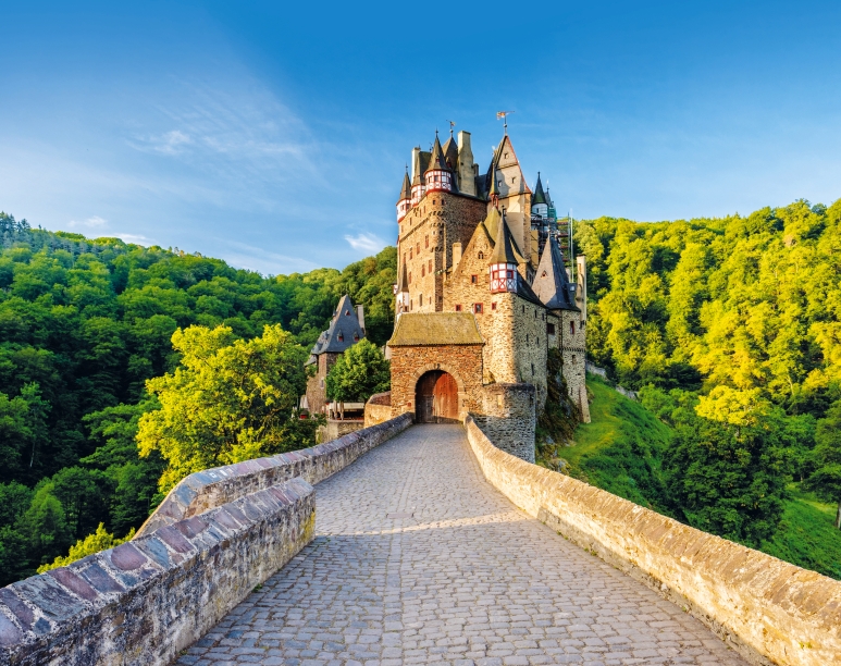 Besuchen Sie die Märchenburg Burg Eltz.