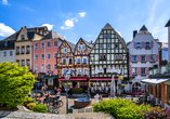 Der Burgplatz in Linz am Rhein verzückt mit charmantem Fachwerk.