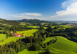 Genießen Sie die herrliche Landschaft des Bayerischen Walds.