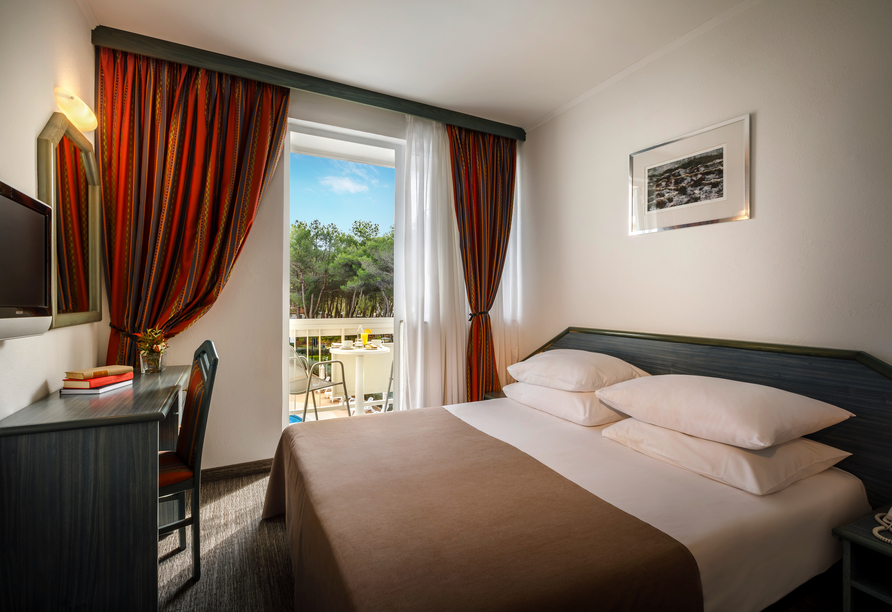 Beispielbild eines Doppelzimmers mit Balkon im Hotel Aminess Laguna