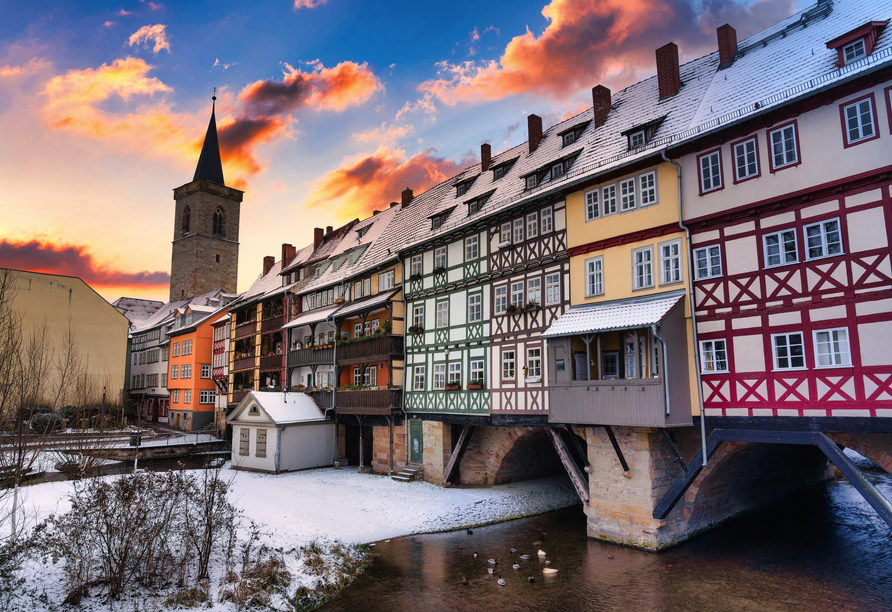 Bei einem Ausflug nach Erfurt können Sie die historische Krämerbrücke bestaunen.