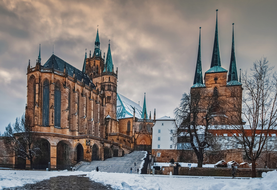 Der Erfurter Dom im Winter ist wunderschön anzusehen.