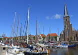 Die Kulisse des Harlinger Hafens bietet ein schönes Fotomotiv.