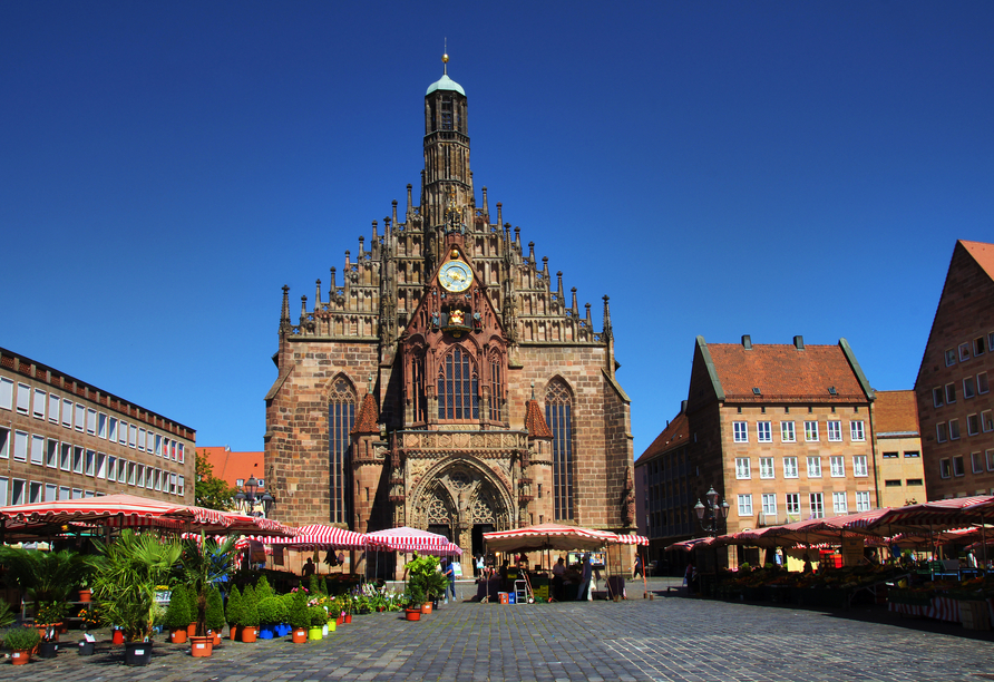 Der Hauptmarkt mit der Frauenkirche