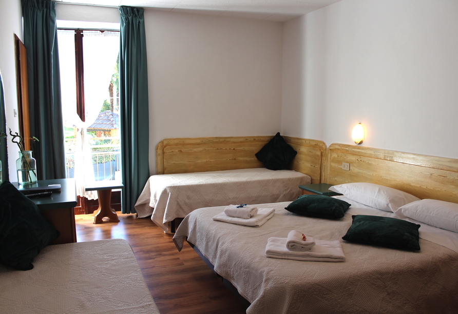 Beispiel eines Doppelzimmer Standards mit Zustellbett im Hotel Albergo Varone