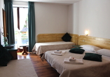 Beispiel eines Doppelzimmer Standards mit Zustellbett im Hotel Albergo Varone