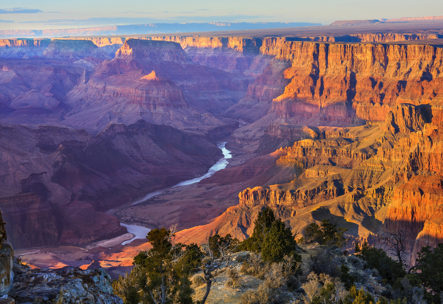 Der Grand Canyon liegt in Arizona und ist mit seinen tiefen Schluchten eines der vielen Highlights Ihrer Reise.