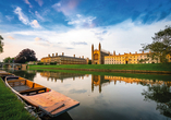 Cambridge ist vor allem für seine Universität und die malerische Lage am Fluss Cam bekannt.