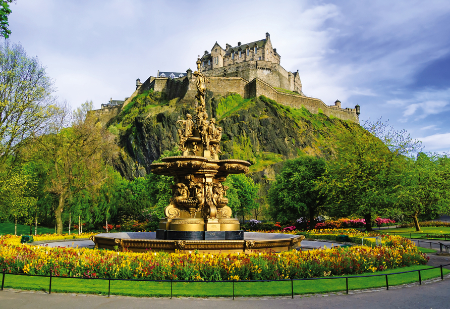 Edinburgh begeistert mit eindrucksvollen Sehenswürdigkeiten wie der Ross Fountain.
