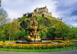 Edinburgh begeistert mit eindrucksvollen Sehenswürdigkeiten wie der Ross Fountain.