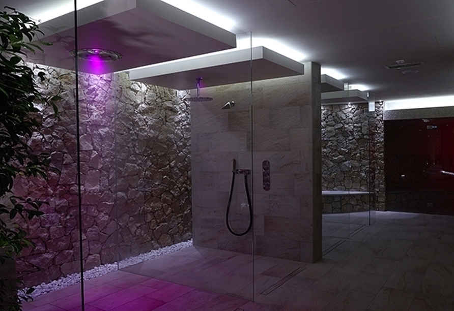 Duschen mit Aroma- und Farblichttherapie