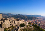 Das Castello Arechi überragt die schöne Stadt Salerno.