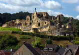 Die Burgruine von Valkenburg prägt das Stadtbild eindrucksvoll und erinnert an die bewegte Geschichte des Ortes im Geultal.