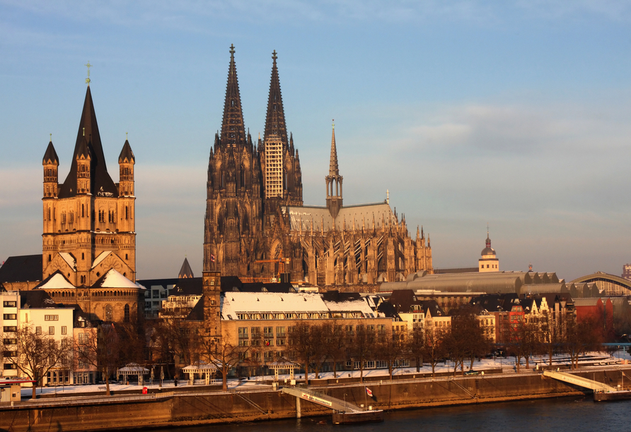 In der Domstadt Köln beginnt Ihre Flusskreuzfahrt an Bord von DCS Amethyst 2.