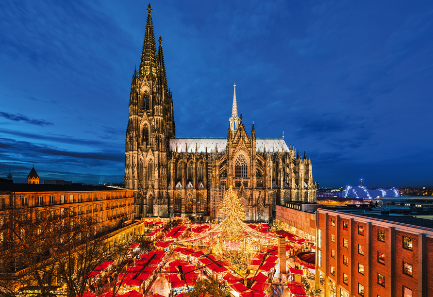 In der Weihnachtszeit erwartet Sie in Köln ein wahres Lichtermeer.
