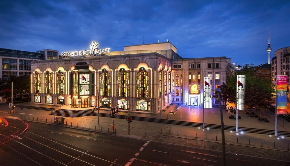 Das imposante Revue-Theater wird Sie beeindrucken.