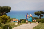 Vom Mareblue Beach Resort Hotel ist es nur ein Katzensprung bis zum malerischen Strand.