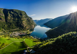 In der Mitte zwischen Oslo und Bergen liegt das wunderschöne Aurland mit dem gleichnamigen Fjord.