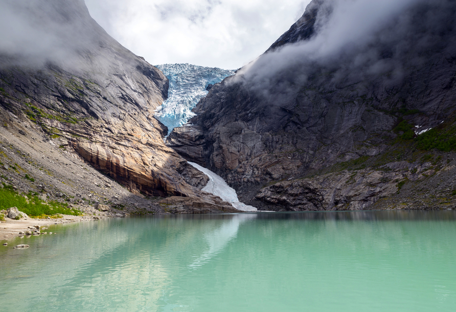 Norwegens reizvolle Natur hat diverse Gletscher wie den Briksdalsbreen hervorgebracht.