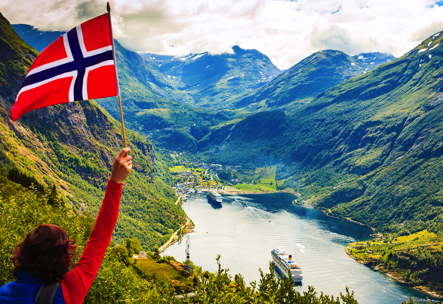 Lernen Sie Norwegen und seine Höhepunkte wie den Geirangerfjord in seiner vollen, atemberaubenden Pracht kennen.