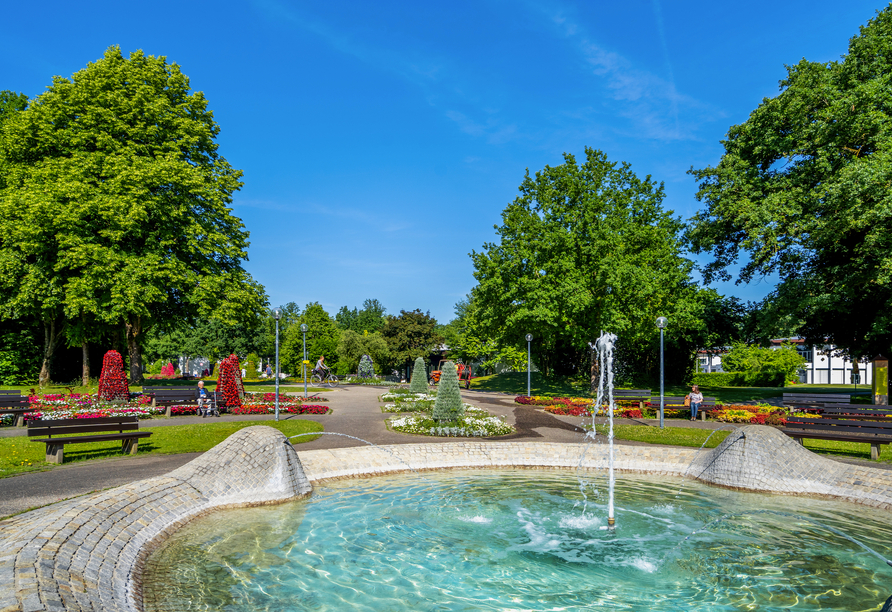 Schlendern Sie durch den traumhaften Kurpark Bad Füssings.