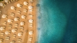 Das türkisblaue Meer am Strand des Maistra Select Resorts Belvedere