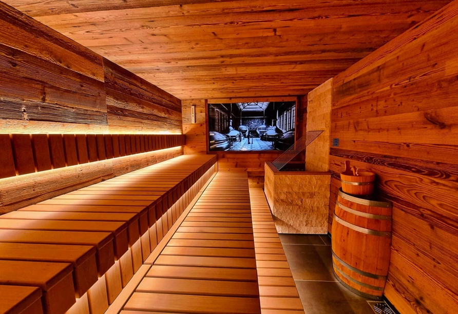 Die Finnischer Altholz-Sauna aus altem Brauereiholz ist ein wahres Meisterwerk.