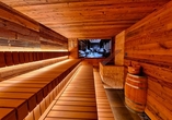 Die Finnischer Altholz-Sauna aus altem Brauereiholz ist ein wahres Meisterwerk.