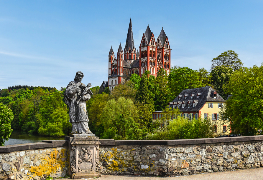Der Limburger Dom thront oberhalb der Altstadt und ist ein ideales Ausflugsziel.