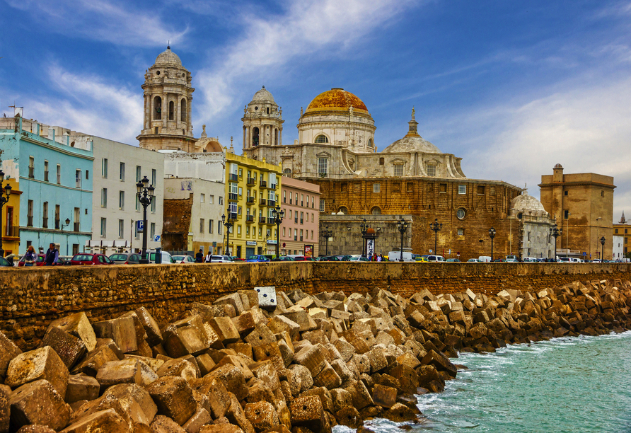 Auch die spanische Hafenstadt Cádiz liegt auf Ihrer Route.