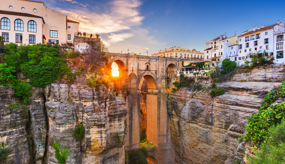 Freuen Sie sich auf das traumhafte Andalusien mit der Bergstadt Ronda und der Brücke Puente Nuevo.