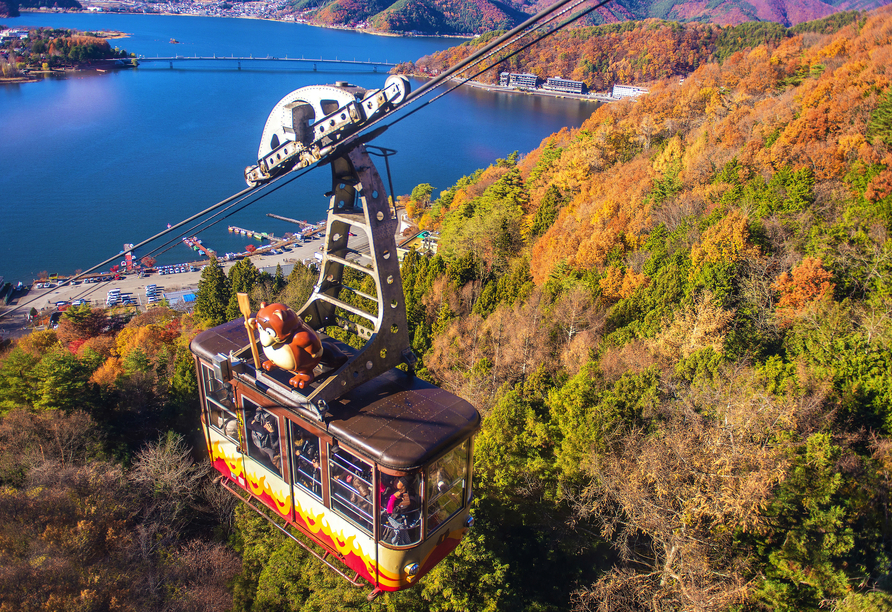Mit der Panorama-Seilbahn geht es hoch auf den Fuji - beeindruckende Rundumblicke inklusive.