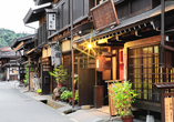 In den Gassen der Altstadt von Takayama treffen Sie auf traditionelles Handwerk, einzigartige Geschäfte und unzählige Restaurants.