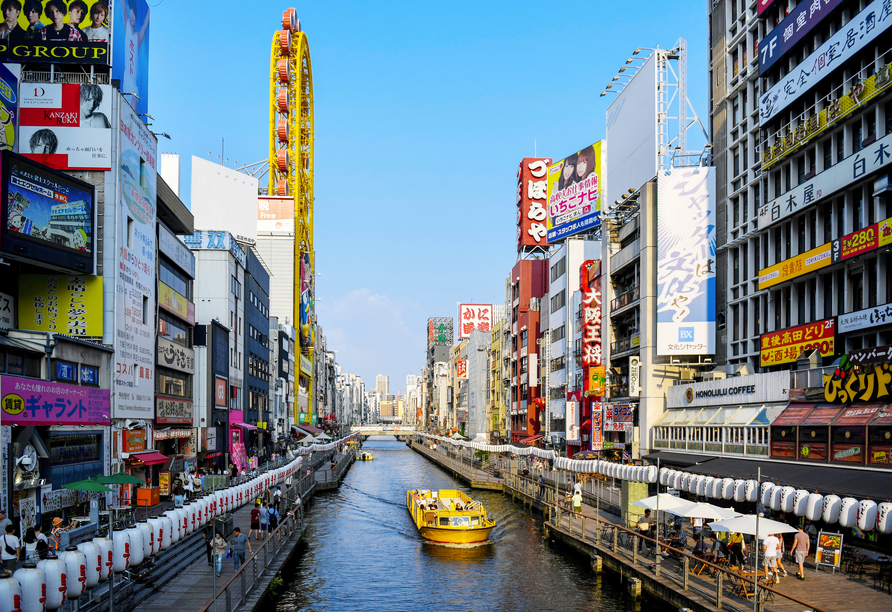 Bei einer Stadtrundfahrt mit dem Boot Aqua Liner kommen Sie bequem an vielen Sehenswürdigkeiten Osakas vorbei.
