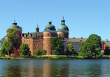 Schloss Gripsholm, das durch Tucholskys Erzählung weltberühmt wurde, liegt auf Ihrer Route.