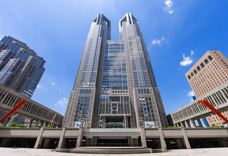 In Tokio geht es für Sie hinauf zur Aussichtsetage des höchsten Rathauses der Welt.