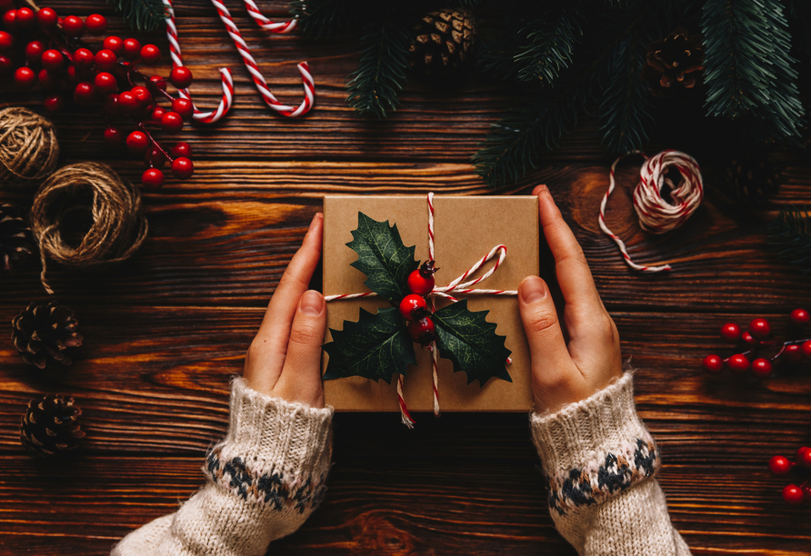 Wir wünschen Ihnen ein zauberhaftes Weihnachtsfest.