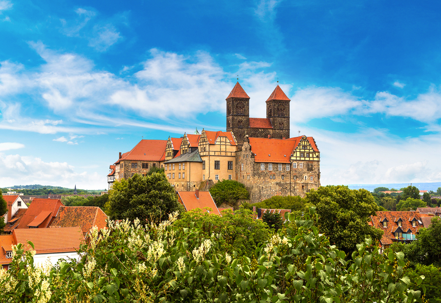 Lassen Sie sich vom malerischen Schloss in Quedlinburg in den Bann ziehen.
