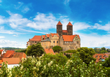 Lassen Sie sich vom malerischen Schloss in Quedlinburg in den Bann ziehen.
