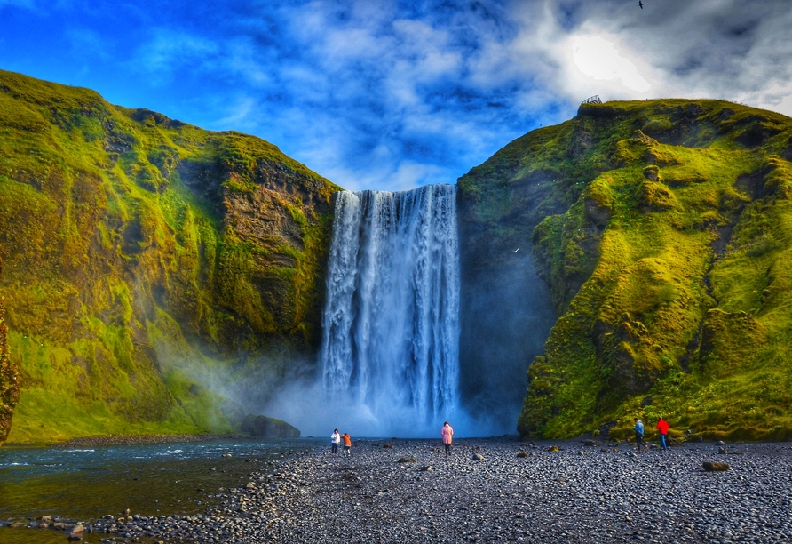 Der Skógafoss ist einer der gwaltigsten und zugleich schönsten Wasserfälle Islands.