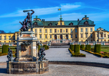 Das Schloss Drottningholm ist eine der Hauptsehenswürdigkeiten von Stockholm.