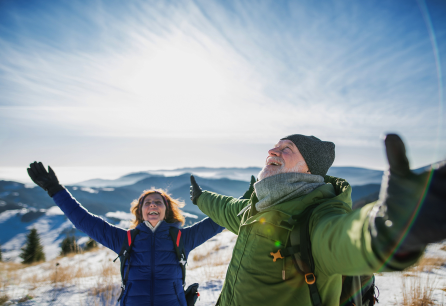 Unternehmen Sie Wanderungen durch die winterliche Landschaft.