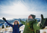 Unternehmen Sie Wanderungen durch die winterliche Landschaft.
