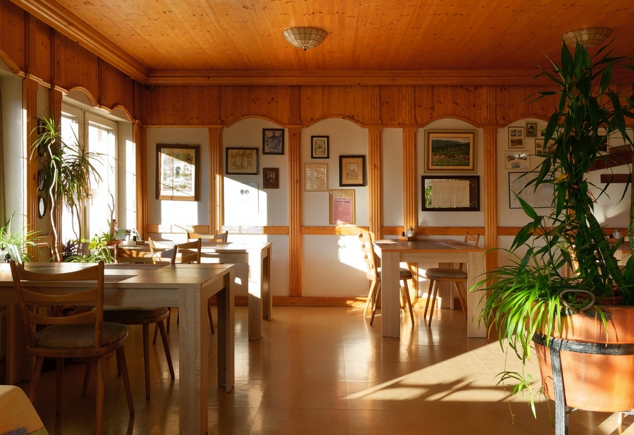 Restaurant im Hotel-Gasthof Hirsch in Bad Wildbad-Sprollenhaus
